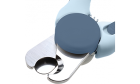 Nerezová čepel šedého střihače drápků s bezpečnostní zarážkou a úchopem, ideální i před nasazením známky pro kočku.