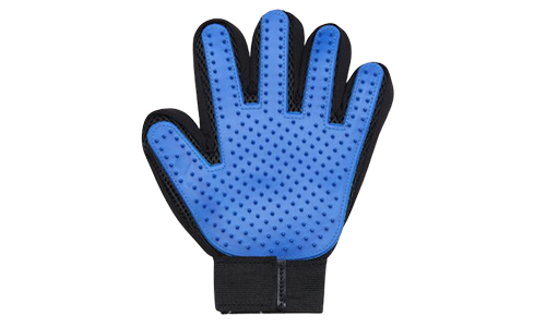 Modrá pečující rukavice pro kočky s pětiprstým designem, protiskluzovým páskem na zápěstí a gumovými výstupky.